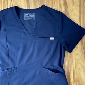 FIGS Three Pocket Fitted Scrub Top